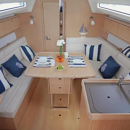 Luxury Sailing Boat Botel *