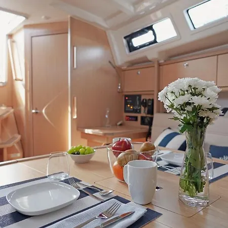 Botel Luxury Sailing Boat Lisbon