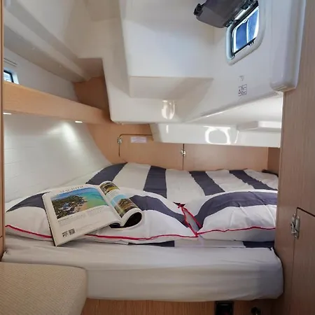 Luxury Sailing Boat *